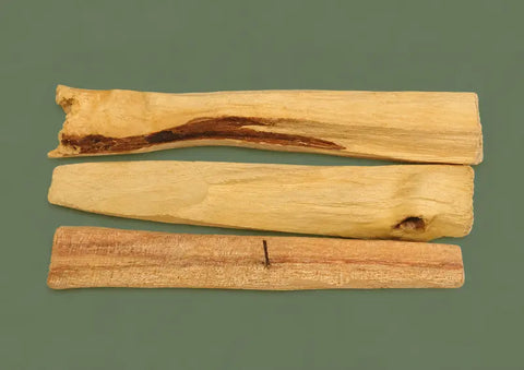 Palitos de palo santo rústicos