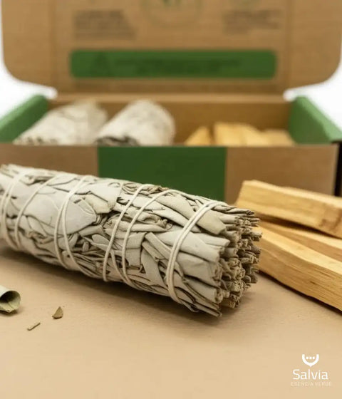 Ramillete de salvia con palo santo para quemar
